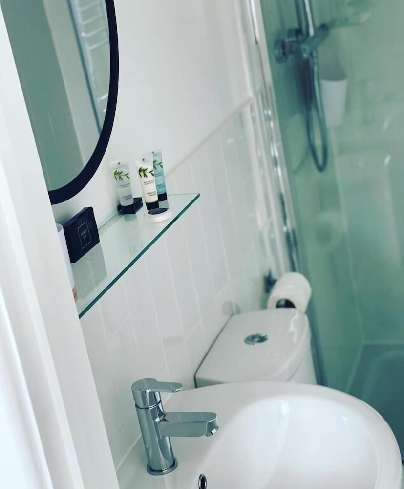 Ramsgate Vacations - White Stag Lodge - Property Image 9