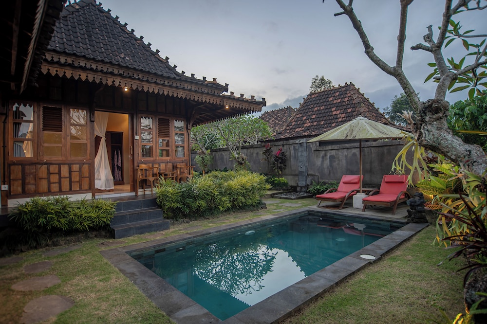 Kerjim Wooden Villa