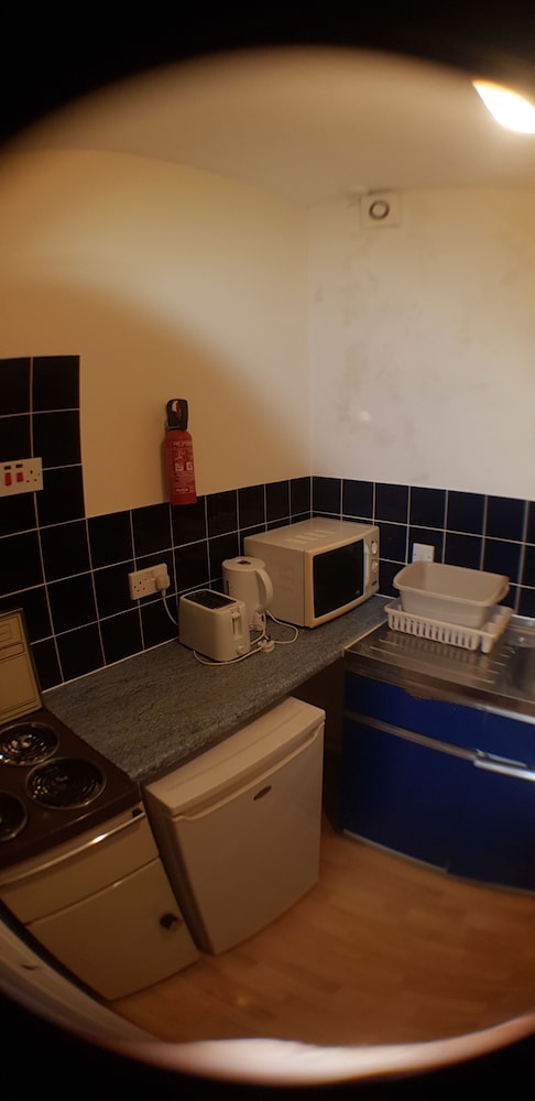 Flat - Sleeps 6 & on Street Parking view 4