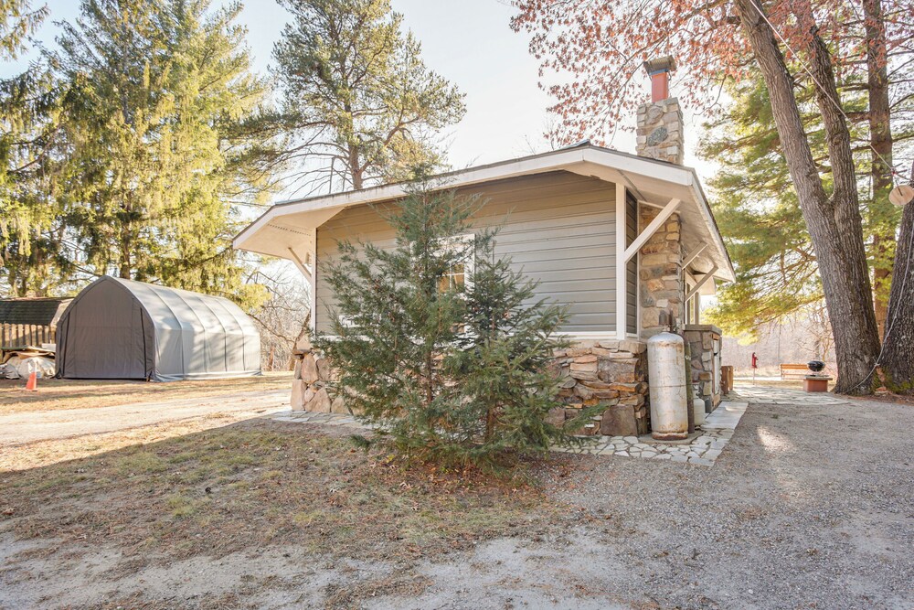 4 Mi to Main Street: Riverfront Minnesota Cabin