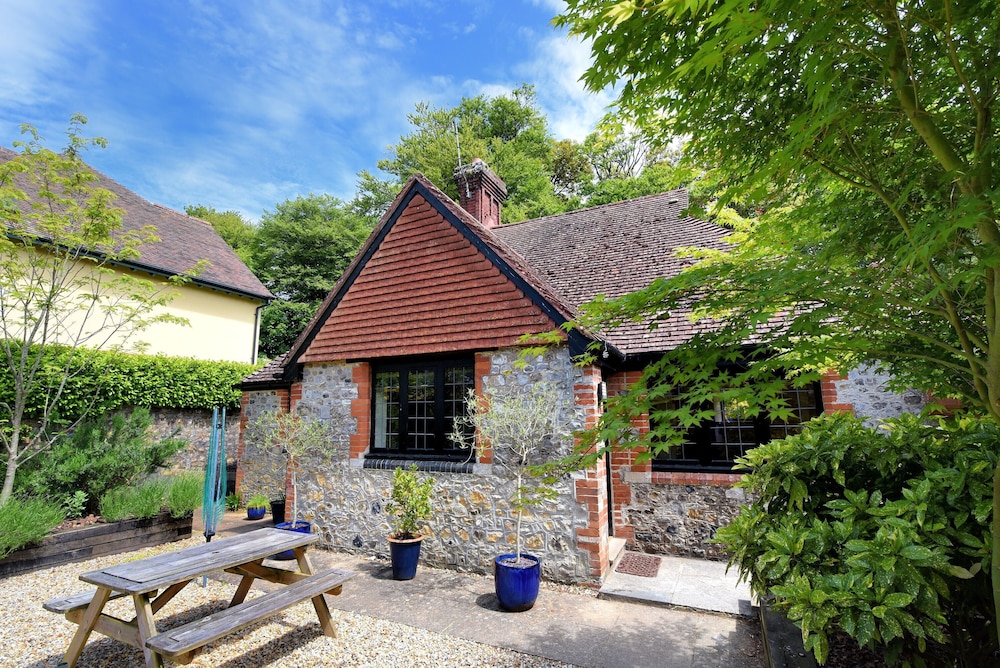 Yard Cottage