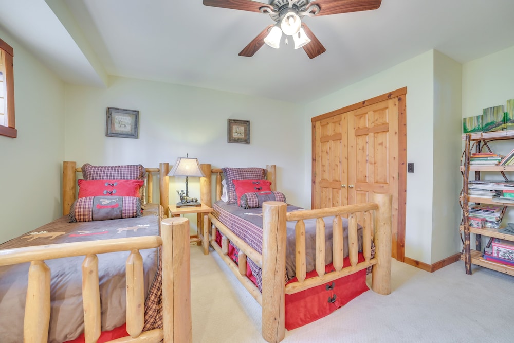 Deck + Beach Access: Lakefront Cabin in Levering!