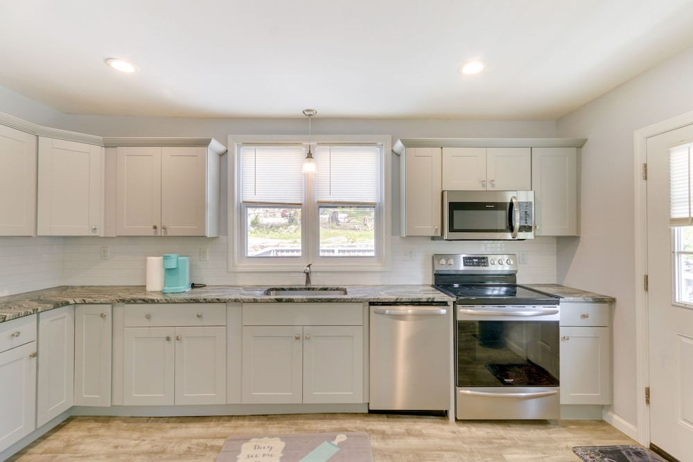 Pet-friendly Connecticut Retreat Near Golfing! - Property Image 17