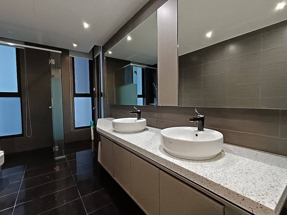 Expressionz Suites by Manhattan Group
