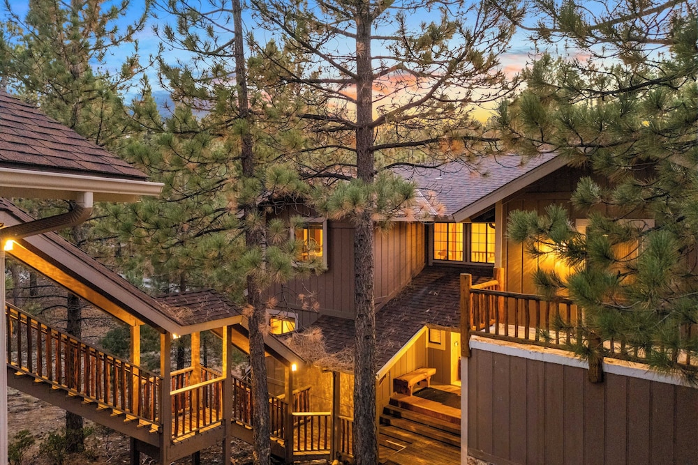 Lakeview Cabin w/ Game Room & Deck Near Ski Slopes & Trails Sleeps 20 Waterview by Avantstay