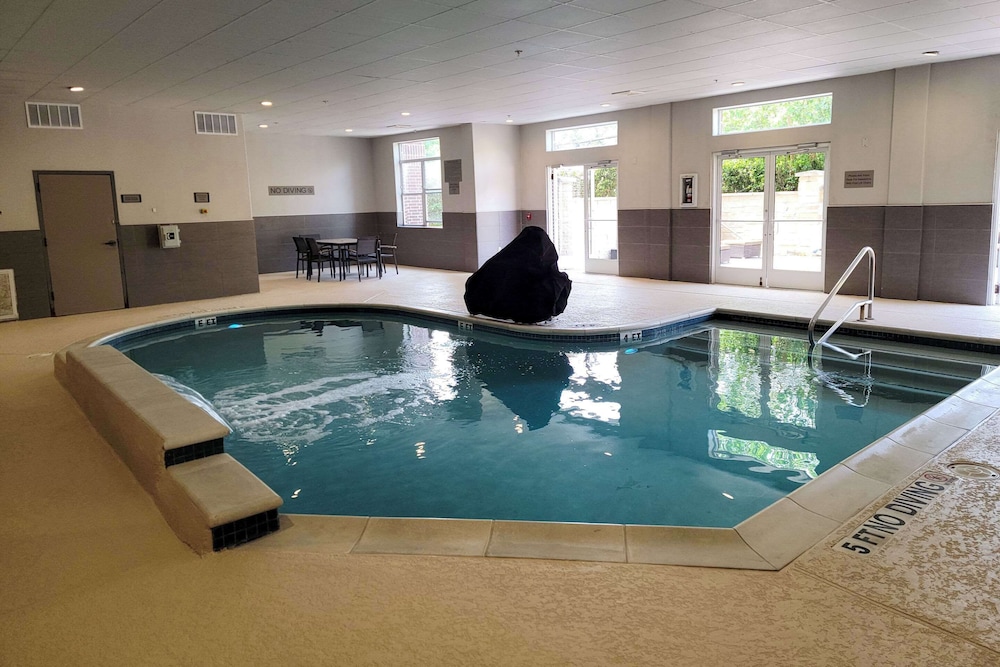 Country Inn Suites by Radisson, Houston Intercontinental Airport East, TX - Property Image 9