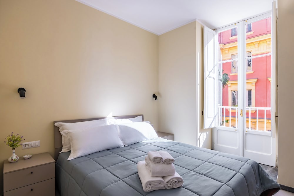 La Pinacoteca Aparthotel by NapoliApartments