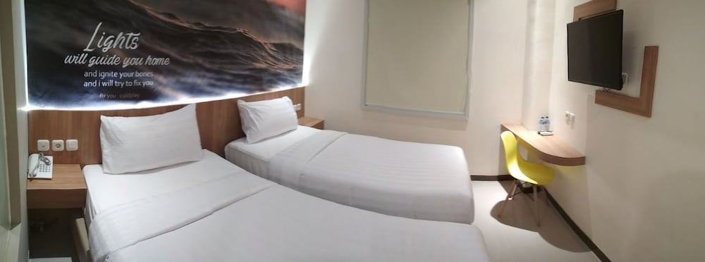 Front One Hotel Airport Solo view 3
