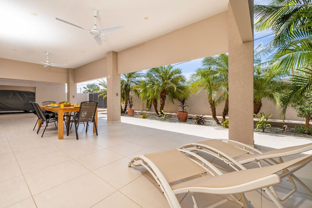 Central 4br3ba Villa w Ocean Views Private Pool