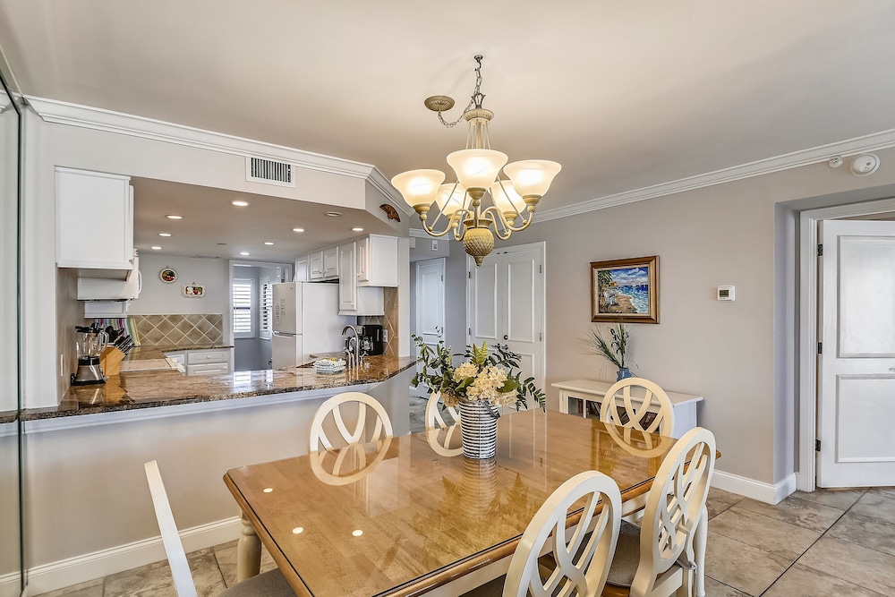 Inlet Reef 516 2 Bedroom Condo by RedAwning