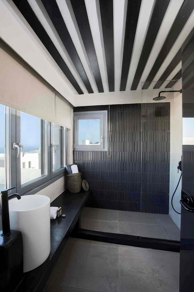 ArmonOia Suites
