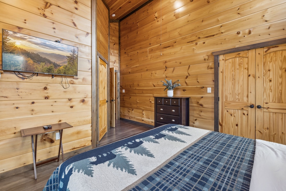 Eden Of The Smokies 5 Bedroom Cabin