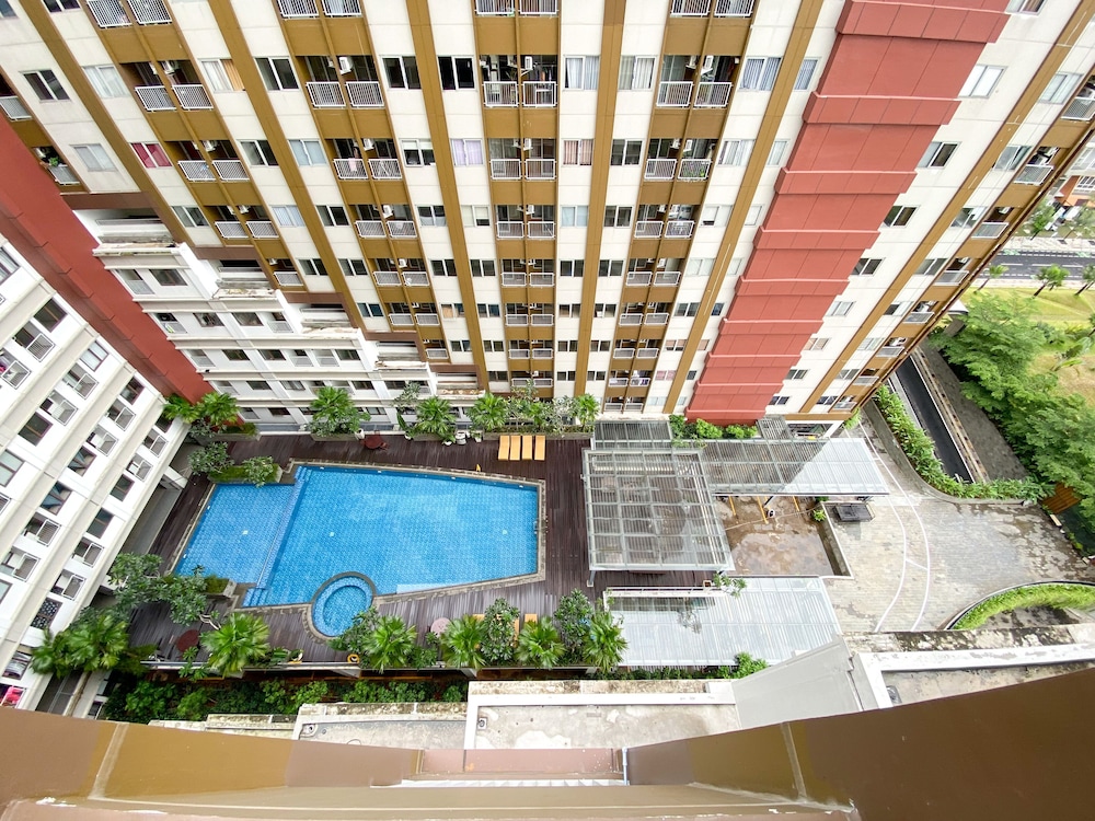 Modern Look Studio Room at LRT City Jatibening Apartment view 2