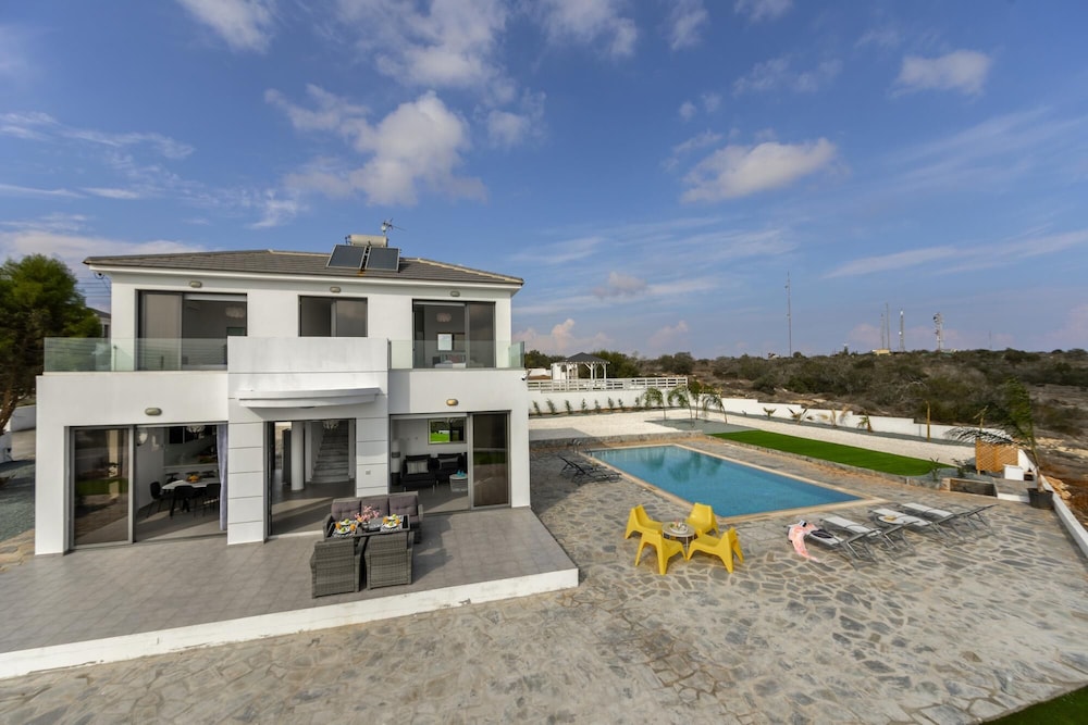 Greco Hilltop Views in Paralimni