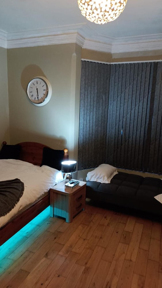 Charming 1-bed Studio in Leeds view 4