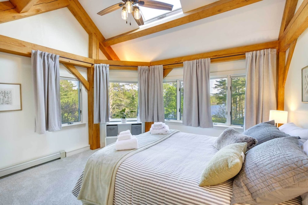 Waterfront West Bath Rental w/ Screened-in Porch! view 3