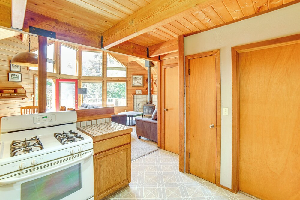 Hot Tub, 1 Mi to Beach: 12-acre Fort Bragg Cabin!