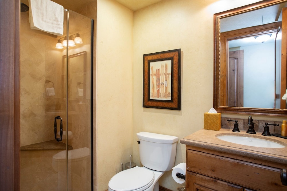 Grand Lodge - 3 Bedroom Deluxe #308 - Ski-in/out 3 Condo