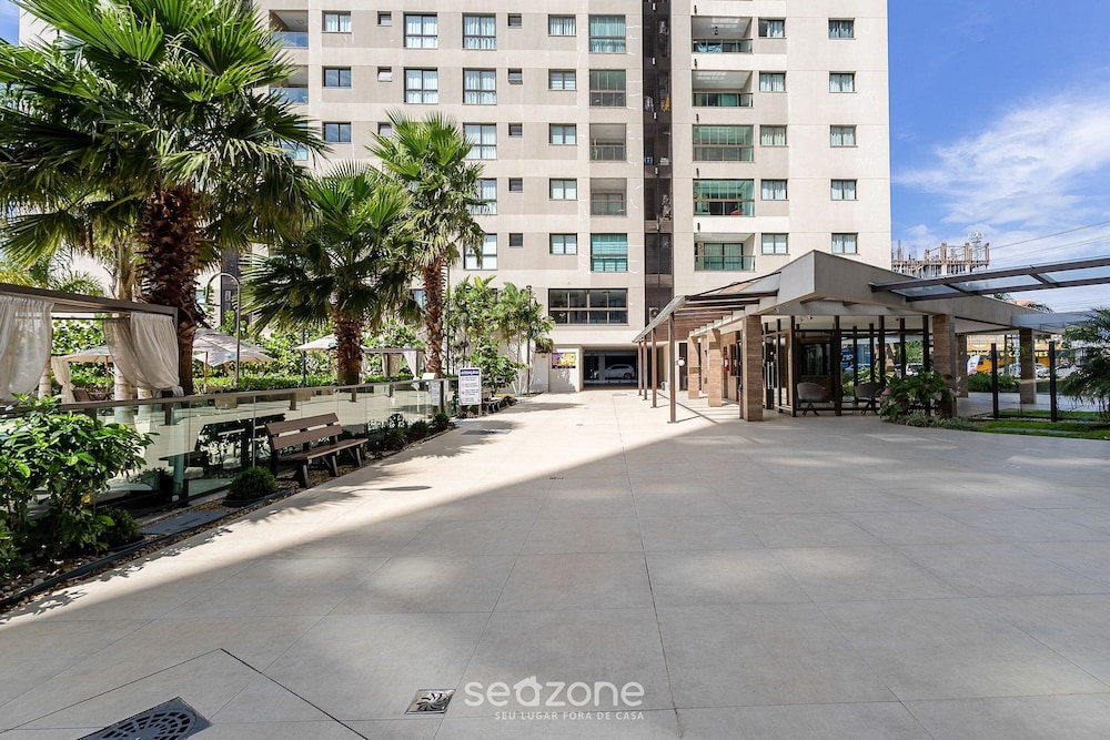 Modern apt With Pool Near the Beach Avr0203
