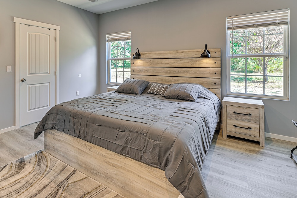 2 Mi to Marina & Lake Cumberland! Newly Built Home