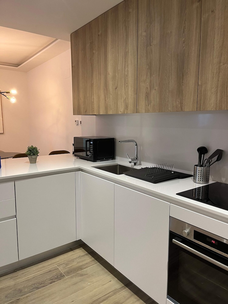 w Chic Urban 3BR w Sunny Terrace in Chueca