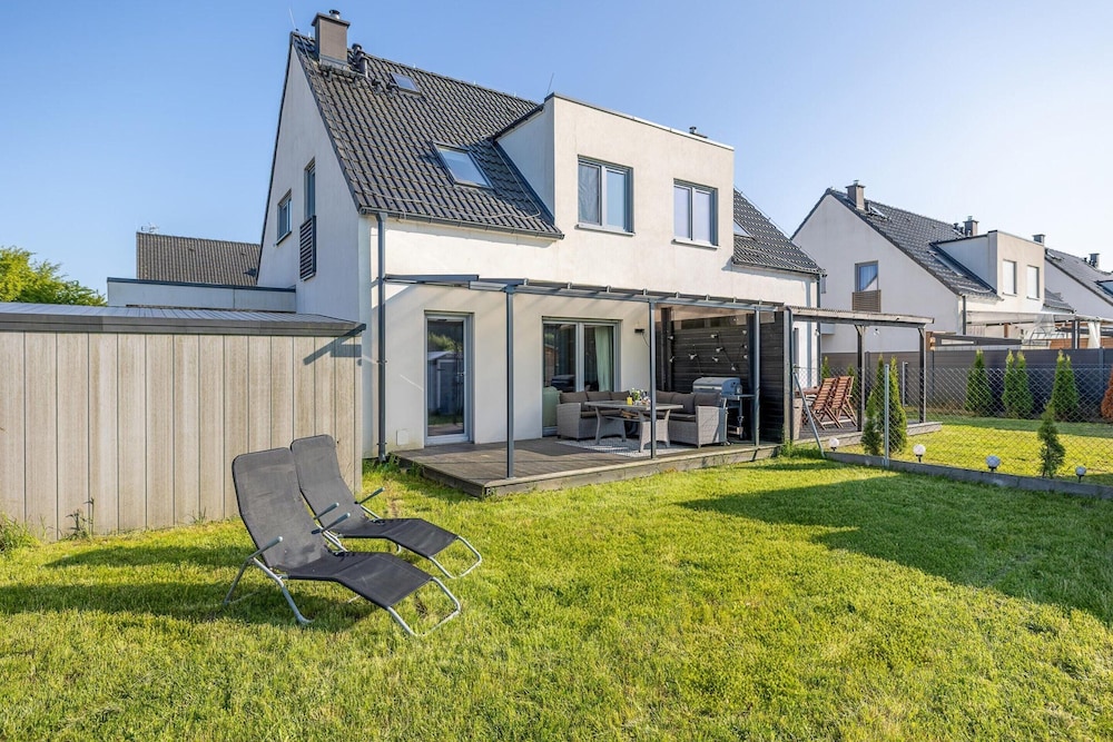 Holiday Home, 3 Bedrooms, Private Garden