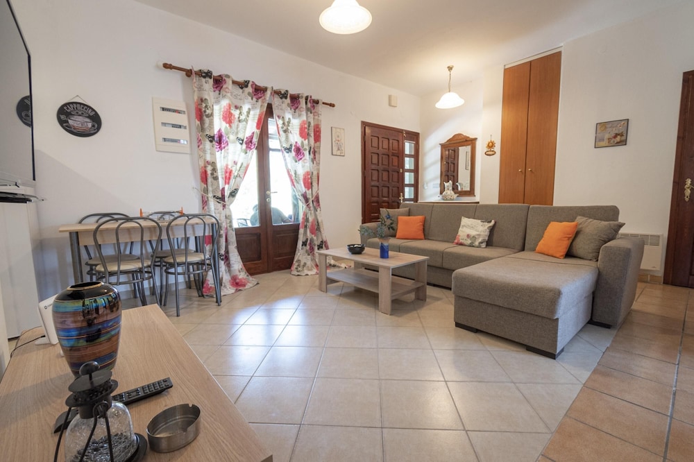 Linden House Left by Rentals Pro