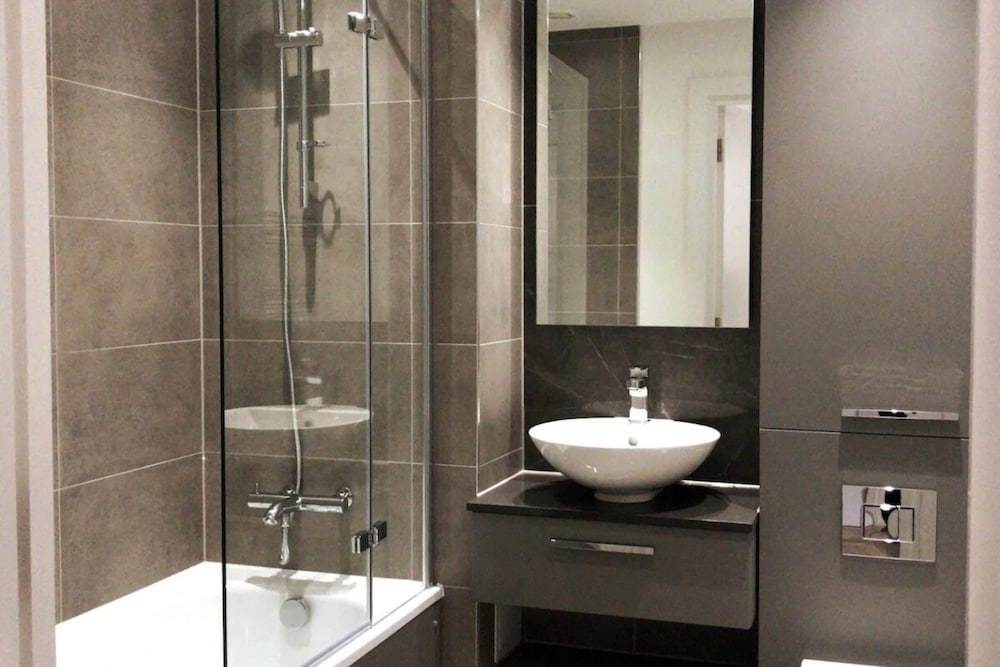 Bright & Modern 1BD Flat - Limehouse!