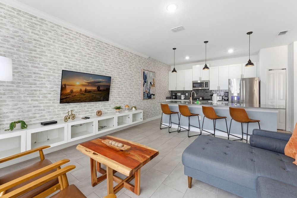 Chic 4BR Disney Retreat With Pool Mickey Rooms
