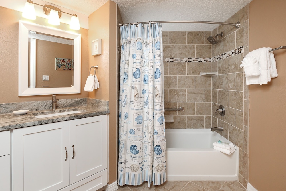 Islander 4005 by Brooks and Shorey Resorts