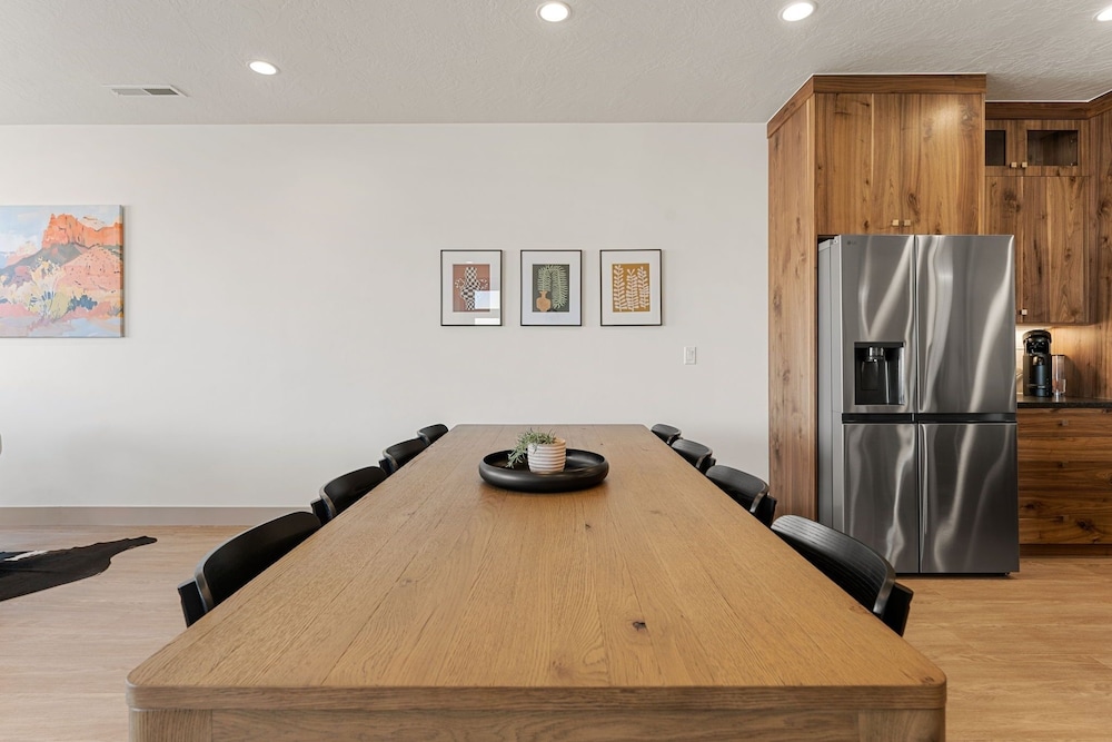 Country Is Cool Again 5 Bedroom Townhouse