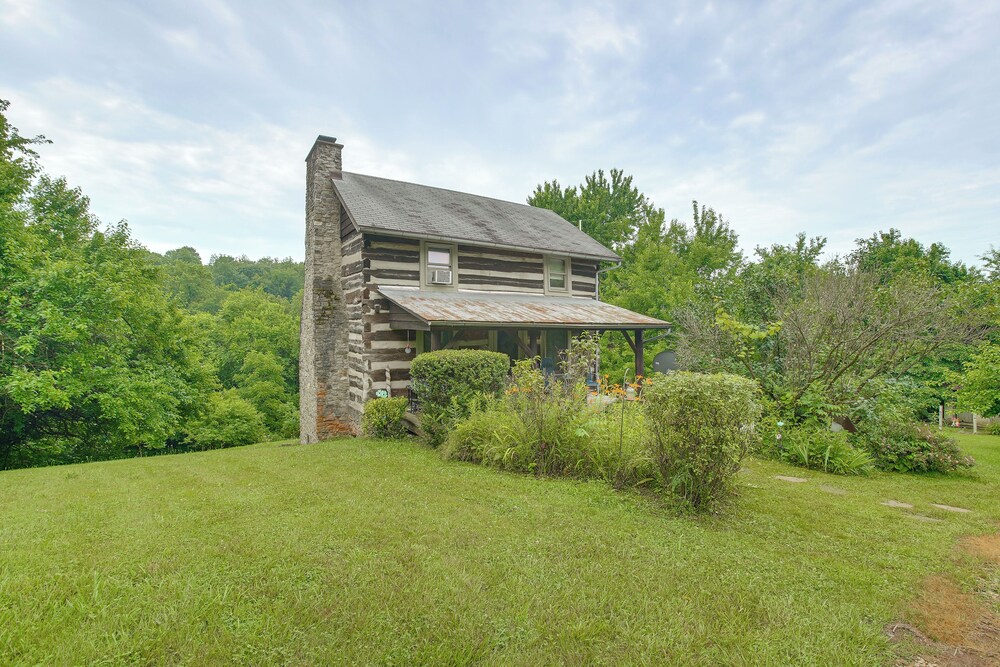 3 Mi to River: 11-acre Retreat in Rural Stockport