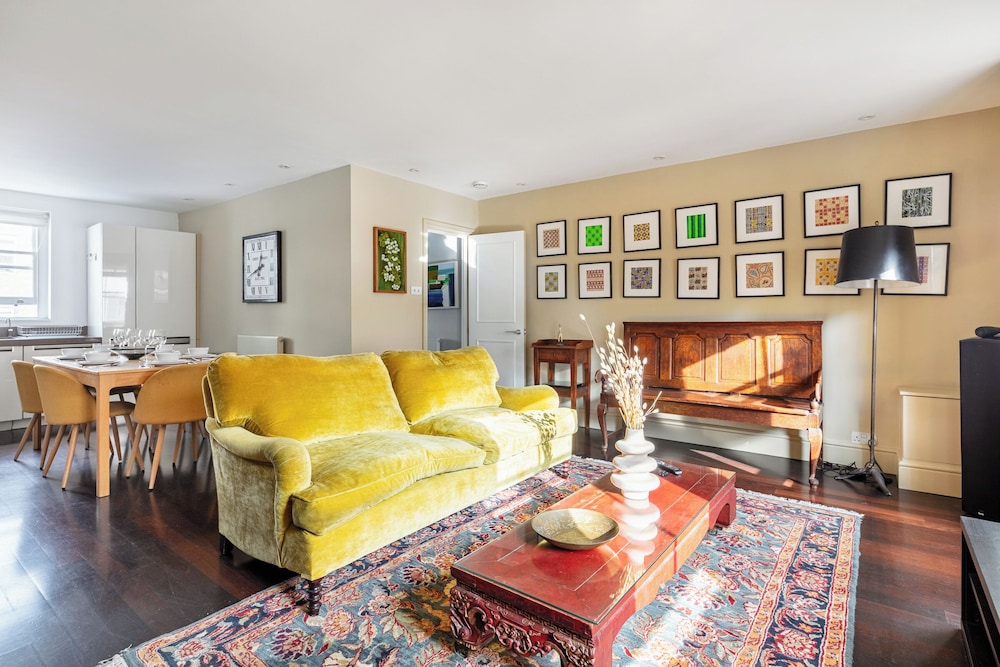 Urban Chic penthouse in Covent Garden