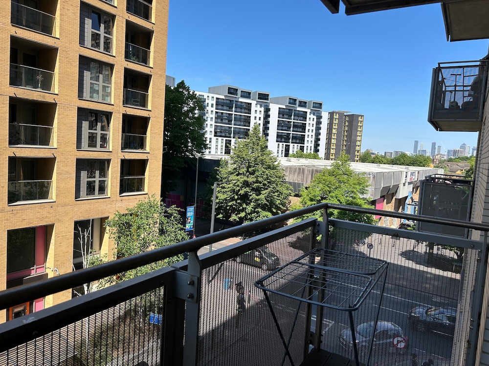 1-bed Apt, Sleeps 4, Central To Shops & Transport