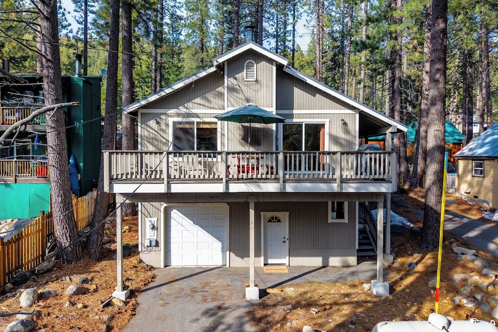 Stylish Truckee Retreat Deck, Near Lake & Skiing Moraine by Avantstay