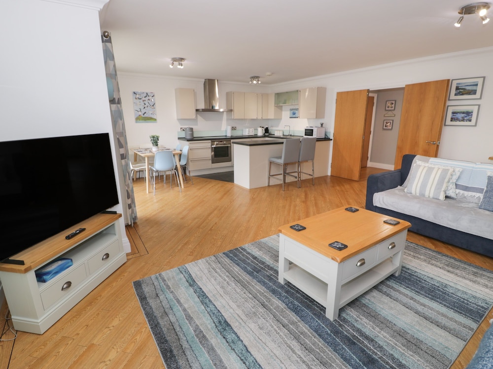 Apartment 6
