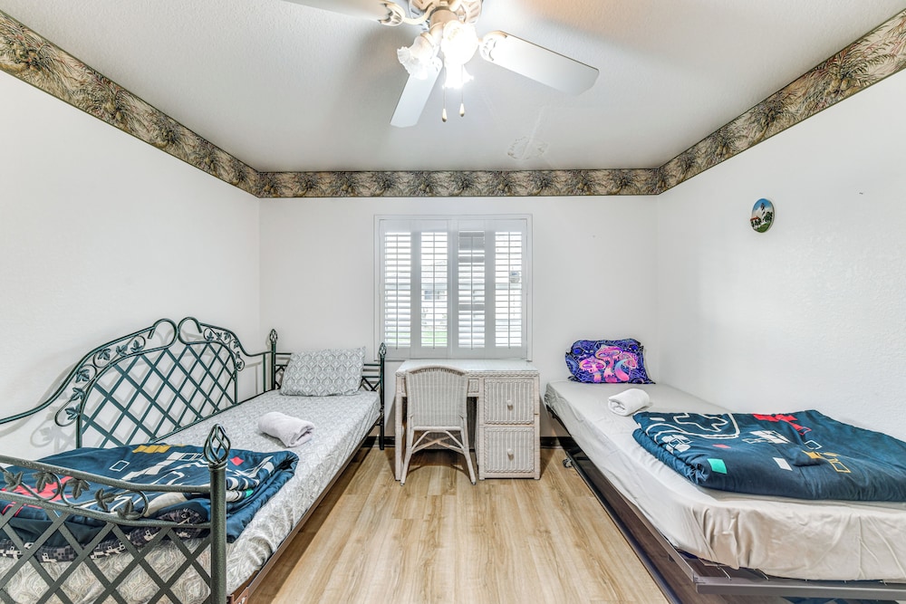 Canal-front Gem w/ Private Dock in Port Charlotte!