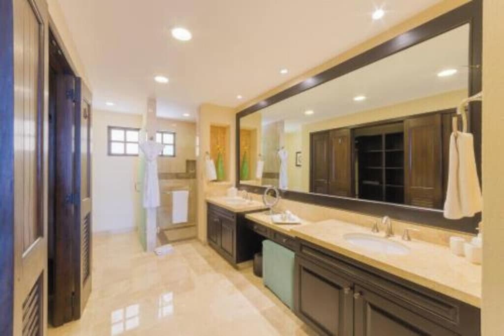 Garza Blanca Beach Studio 5-Star Resort