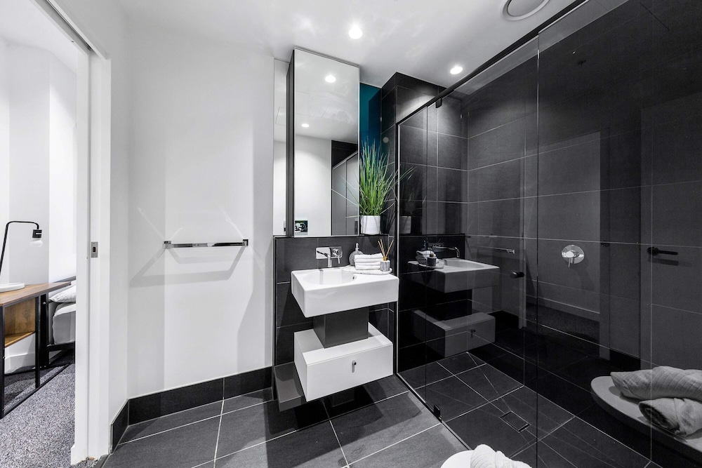 A Lovely Apt Right Next to Southern Cross Station