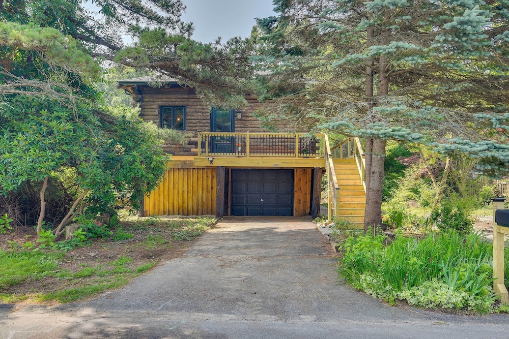 Fairhaven Harbor-front Gem - Steps From the Water!