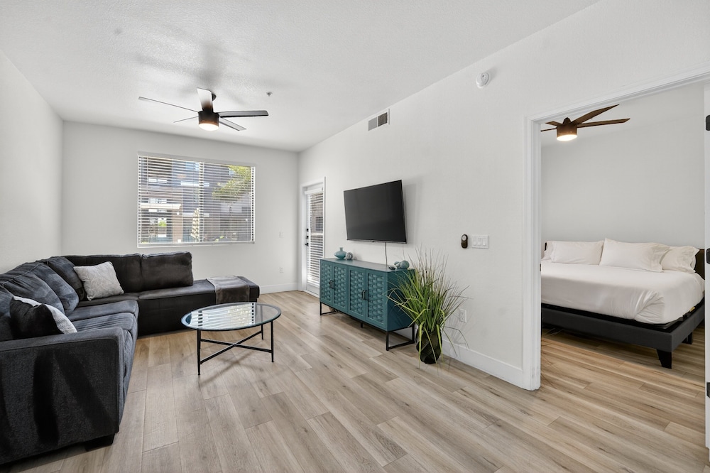 Chic 1br At Westgate Pool, Gym & Stadium Fun 1 Bedroom Apts