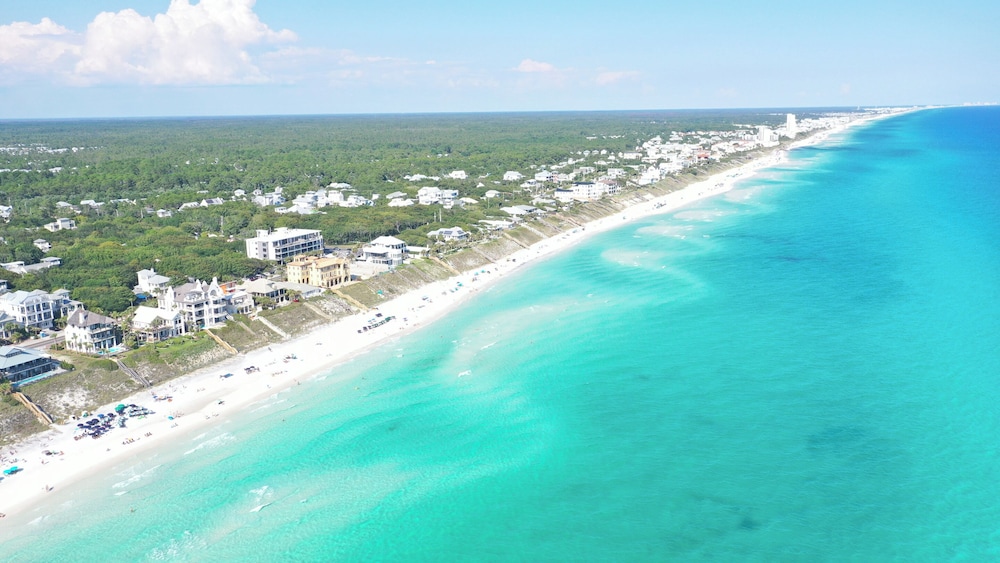 Easy on Eastern Lake by Southern Vacation Rentals