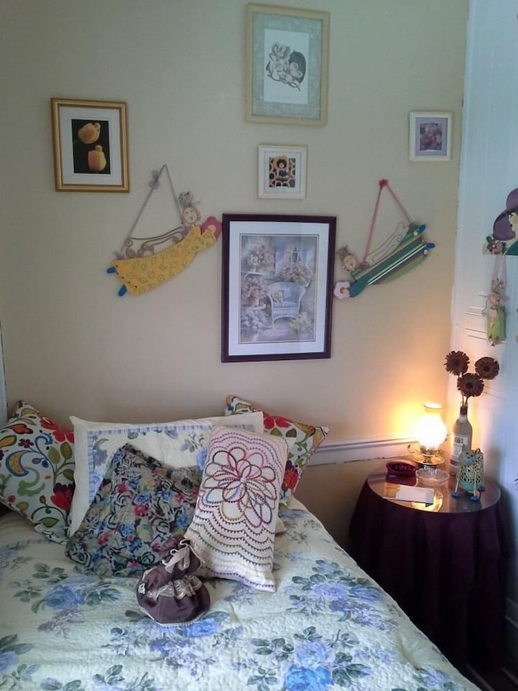 Brookside Inn At Laurens