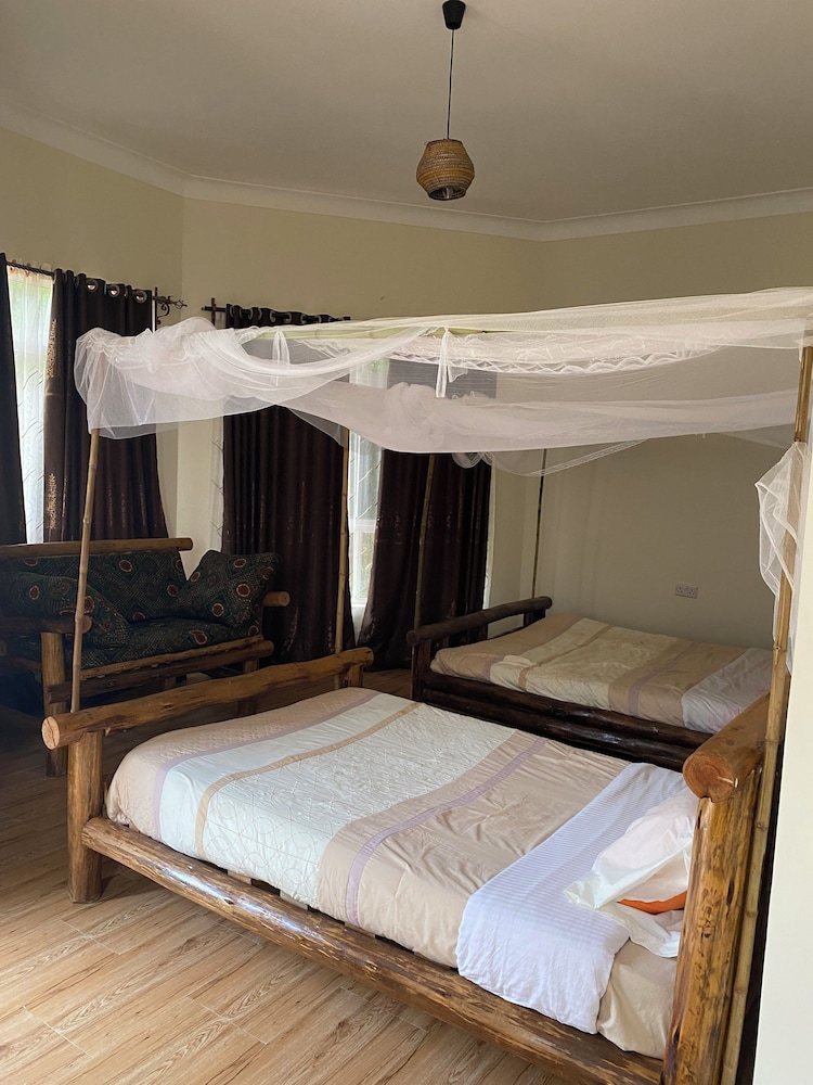 Rafiki Safari Lodge Bwindi