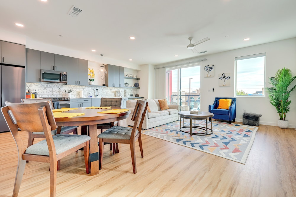 5 Mi to Dtwn: Modern Condo in New Braunfels!