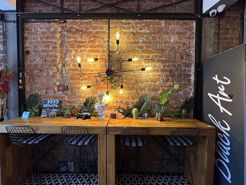 Black Art Otel - Image 19