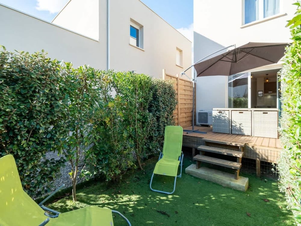 Family Home With Pool Near Beach