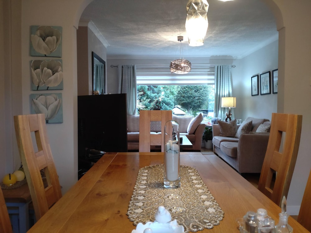 Stunning 3-bed House Close to Cop26 Glasgow view 2