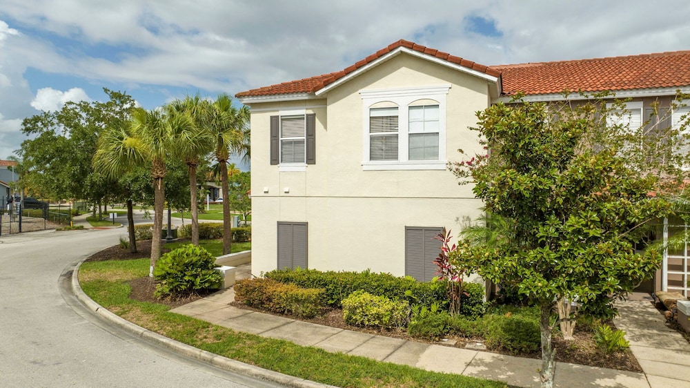 4 Bedrooms Close to Disney view 4