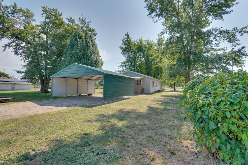 9 Mi to Effingham: Pet-friendly Rural Escape